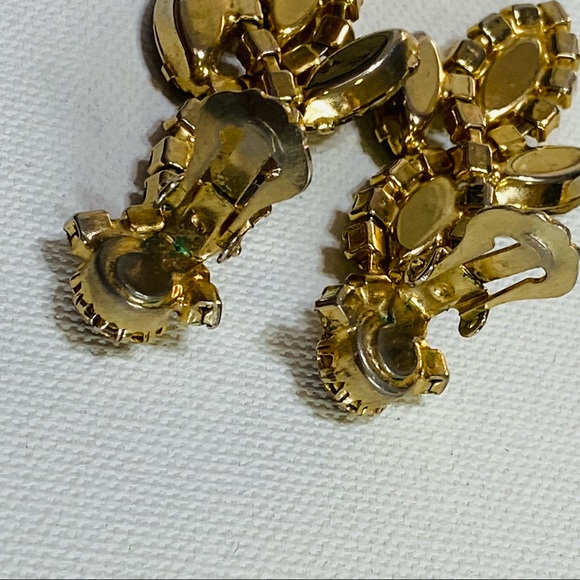 VINTAGE RHINESTONE GOLD TONE ELEGANT CLIP ON EARRINGS - Picture 11 of 11